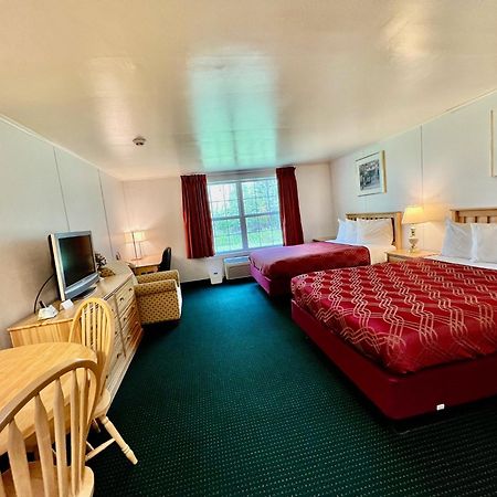 Rodeway Inn & Suites Brunswick Near Hwy 1 Exteriör bild