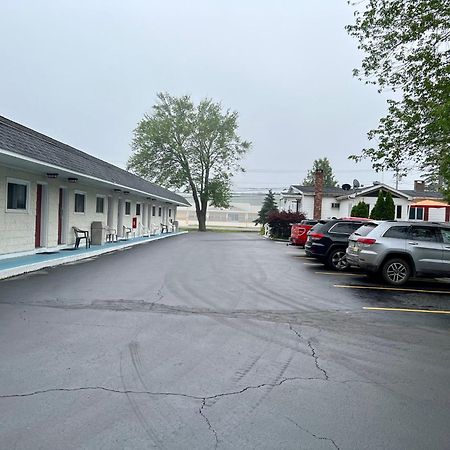 Rodeway Inn & Suites Brunswick Near Hwy 1 Exteriör bild