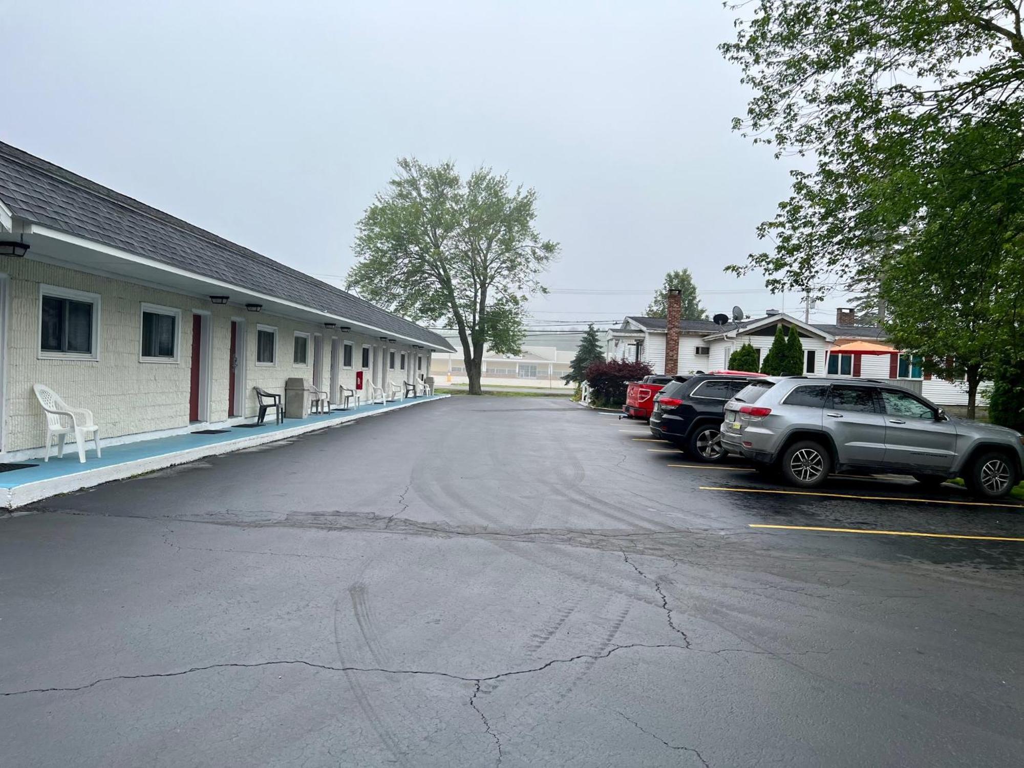 Rodeway Inn & Suites Brunswick Near Hwy 1 Exteriör bild