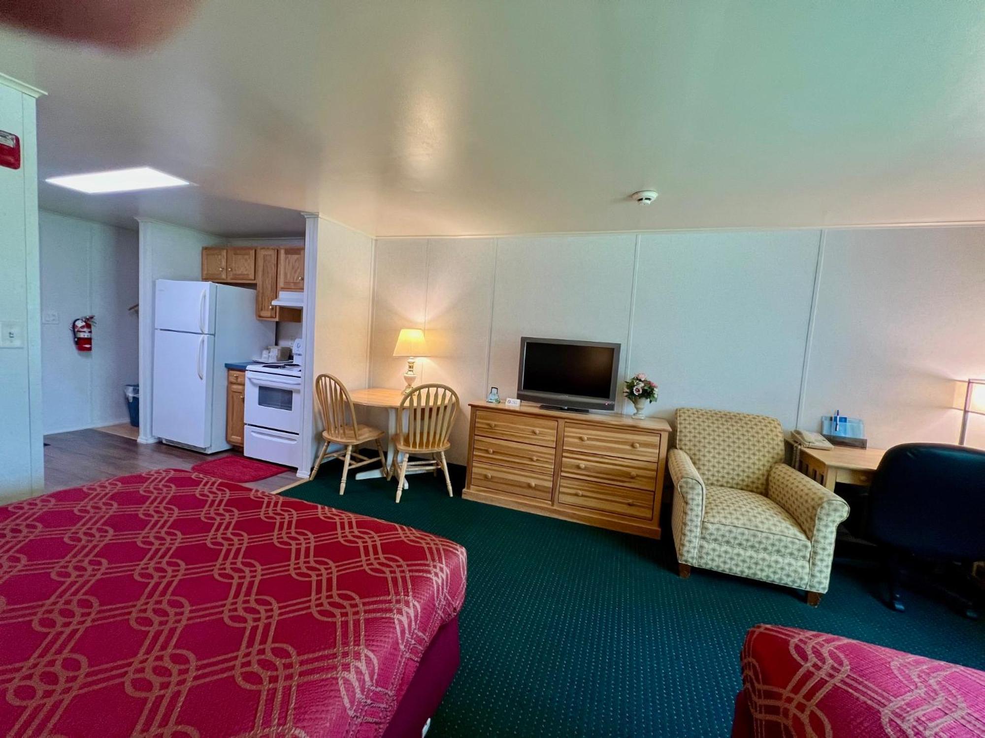 Rodeway Inn & Suites Brunswick Near Hwy 1 Exteriör bild