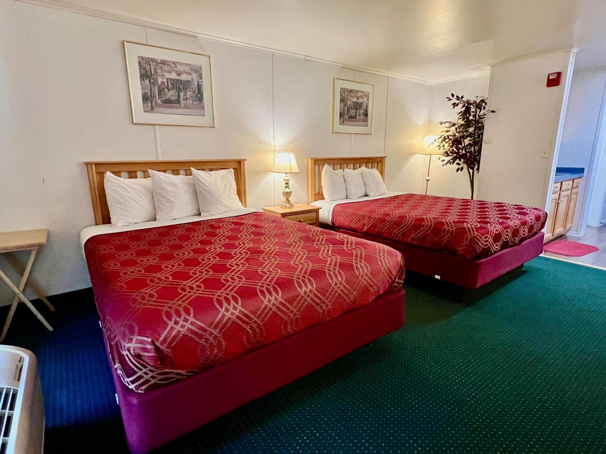 Rodeway Inn & Suites Brunswick Near Hwy 1 Exteriör bild