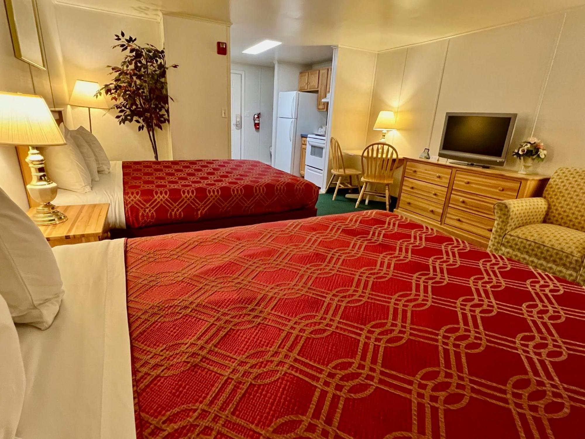 Rodeway Inn & Suites Brunswick Near Hwy 1 Exteriör bild