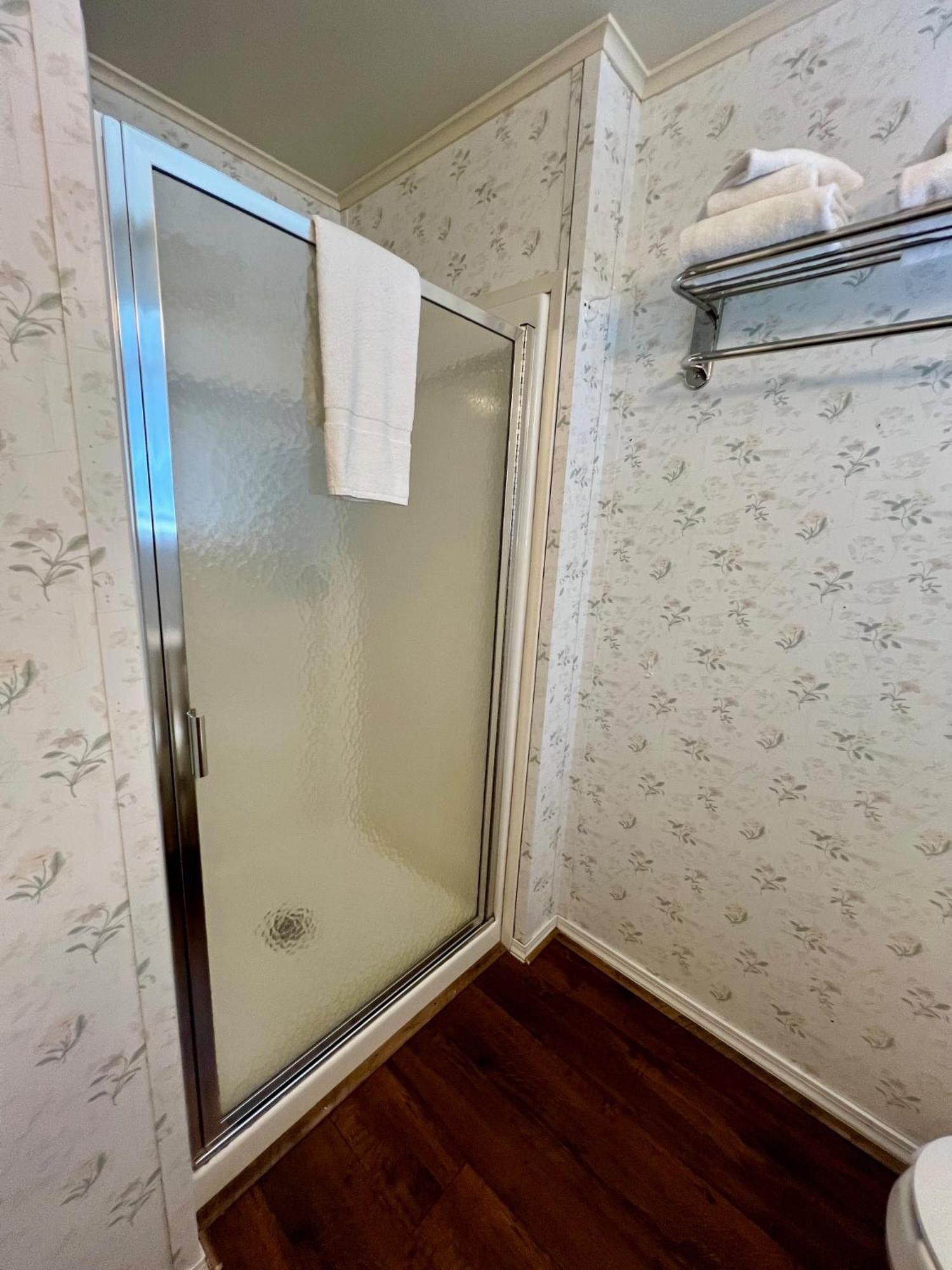 Rodeway Inn & Suites Brunswick Near Hwy 1 Exteriör bild