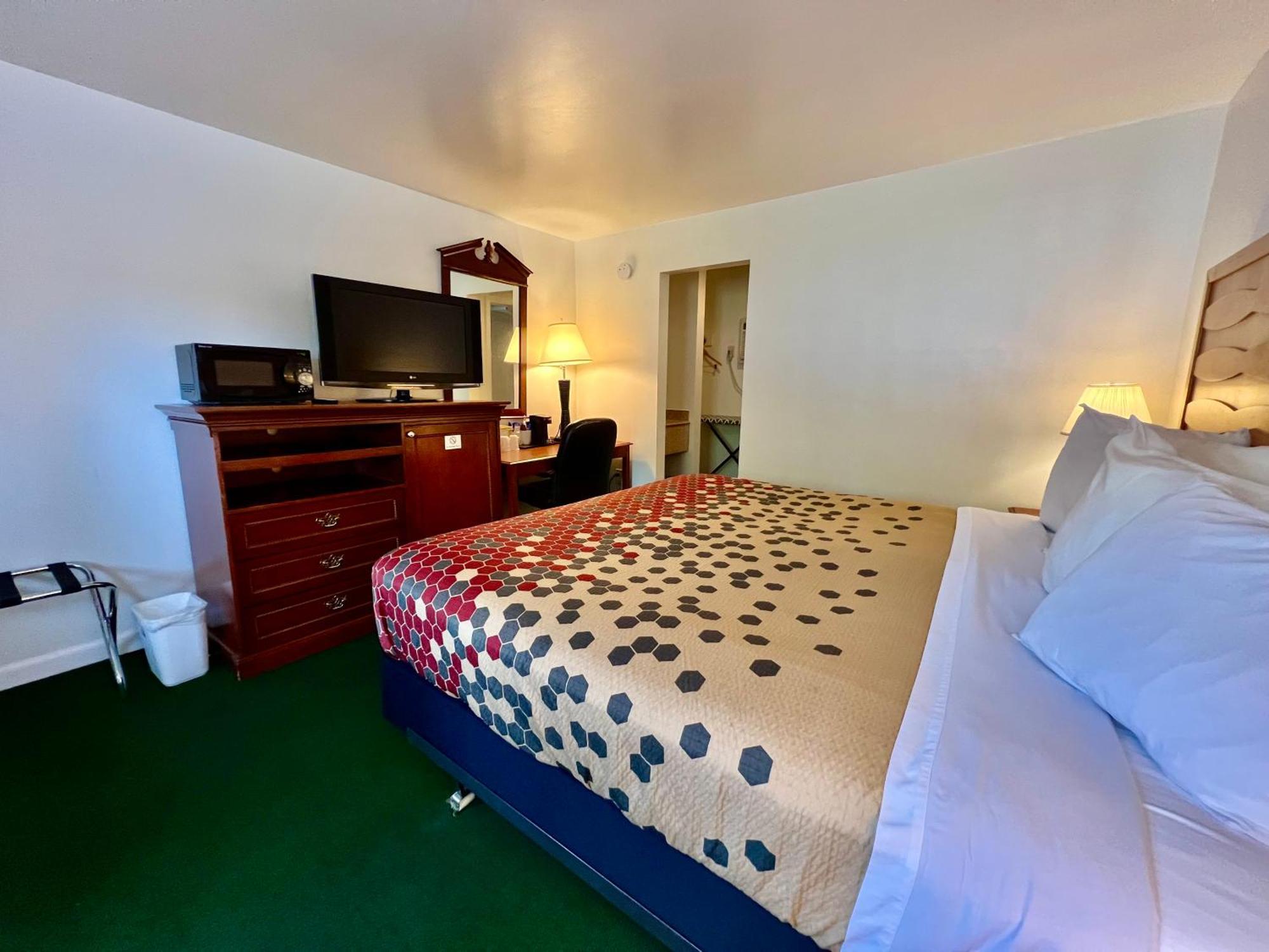 Rodeway Inn & Suites Brunswick Near Hwy 1 Exteriör bild