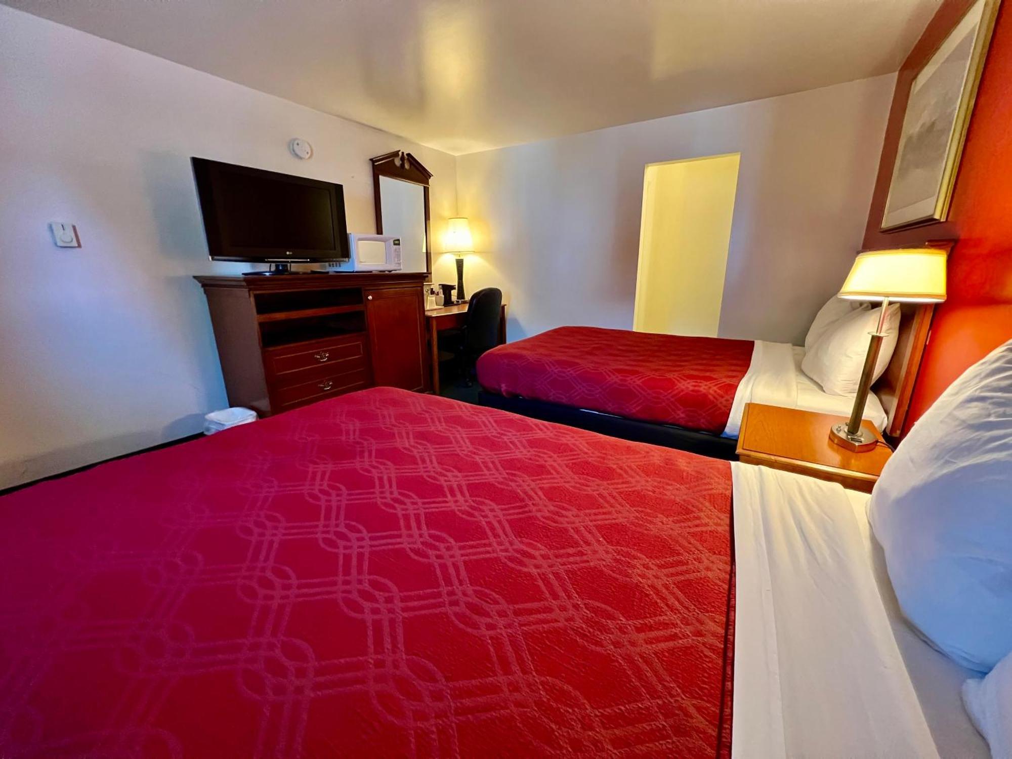 Rodeway Inn & Suites Brunswick Near Hwy 1 Exteriör bild