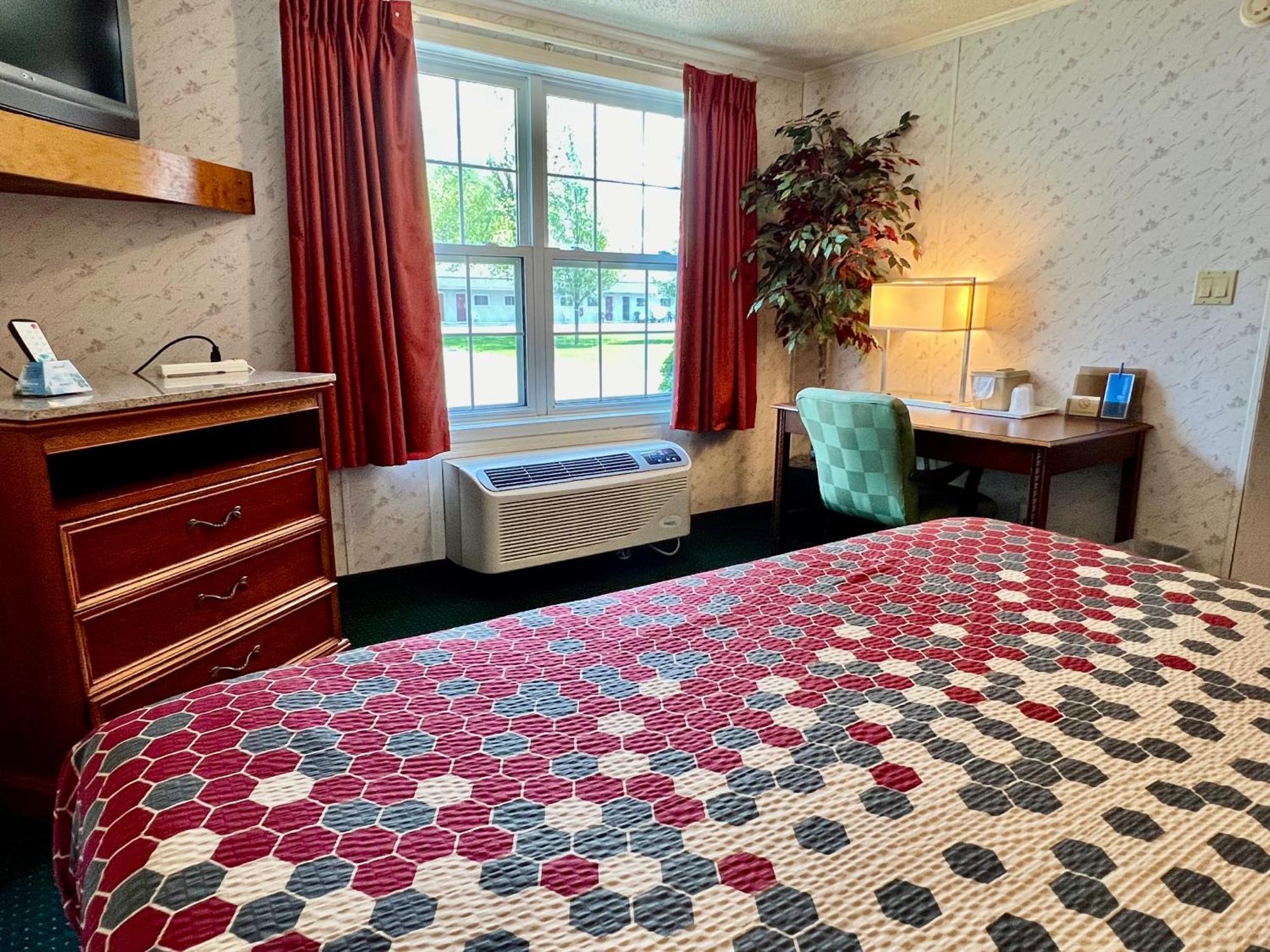 Rodeway Inn & Suites Brunswick Near Hwy 1 Exteriör bild